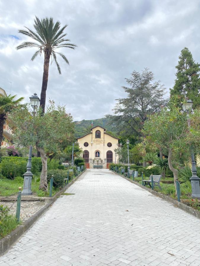 "The Gole Of Alcantara Living In The Dream'S Room" Graniti Kültér fotó
