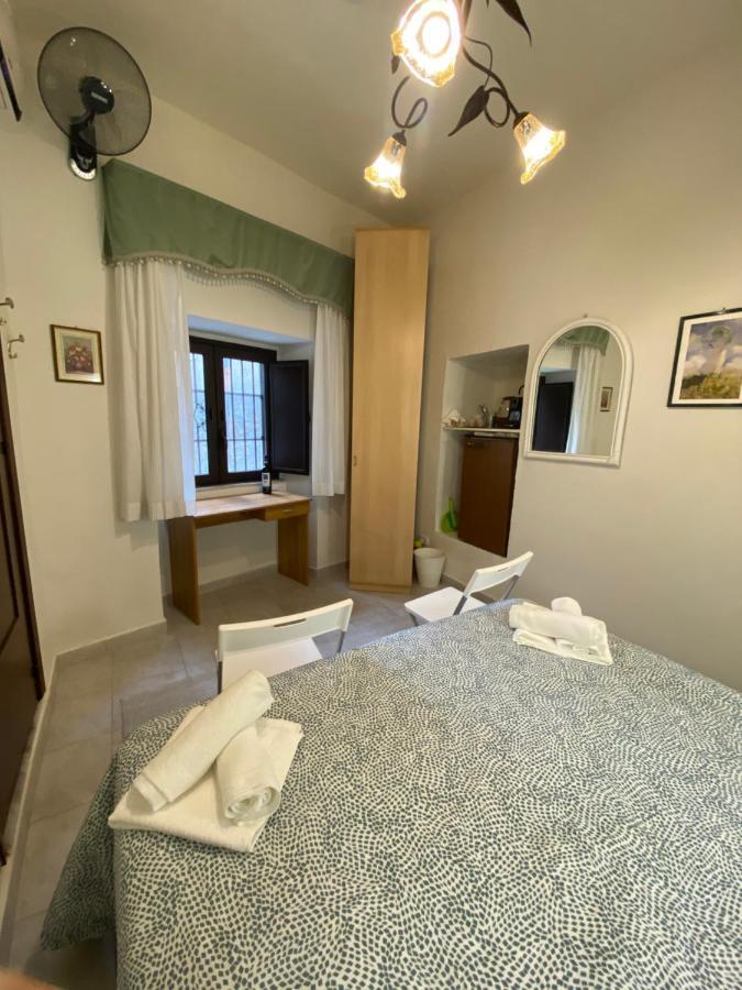 "The Gole Of Alcantara Living In The Dream'S Room" Graniti Kültér fotó
